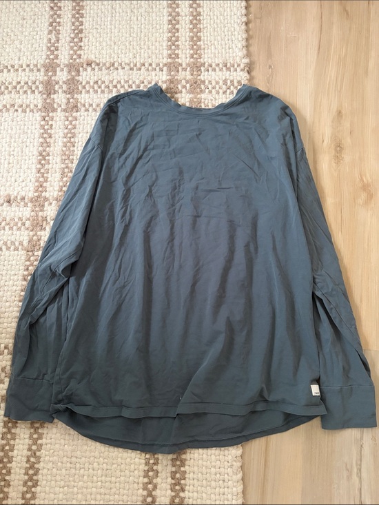 Vuori Tops - Vuori Women’s Long-Sleeve Feather Tee